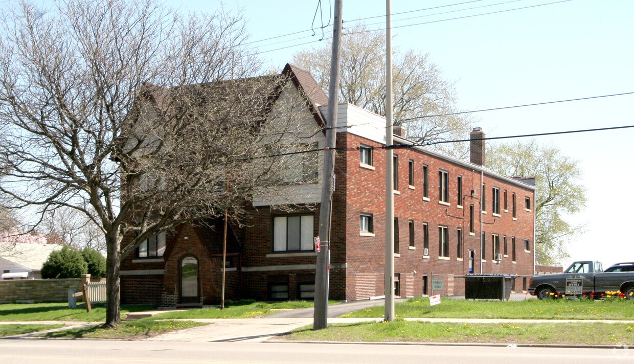 380 Bidle Rd, Wyandotte, MI 48192 Apartments in Wyandotte, MI