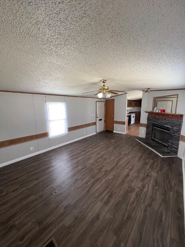 Foto del edificio - 2 BR | 2 BA in Pikeville! Trash Pick-Up Included!