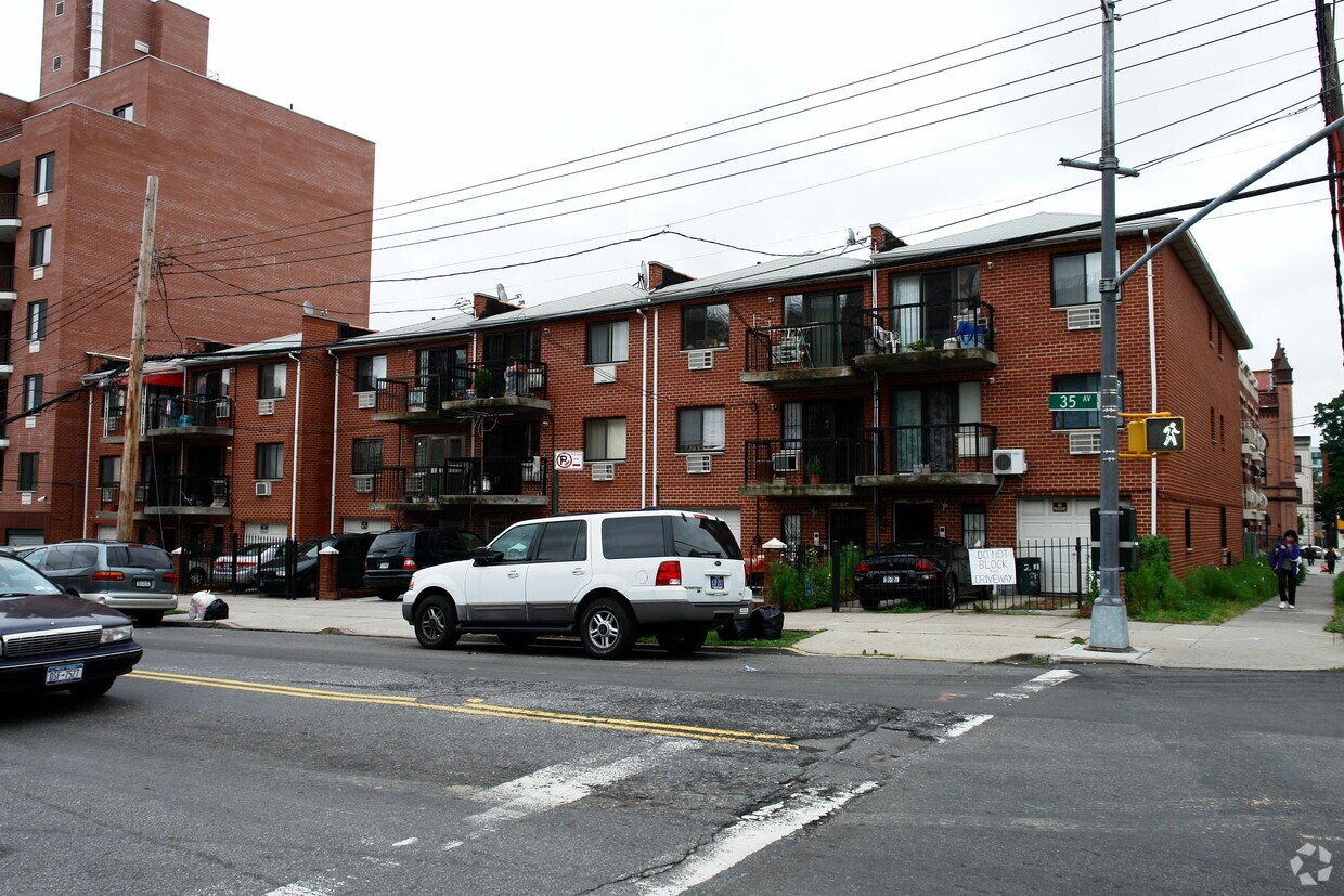 Building Photo - 13602-13612 35th Ave