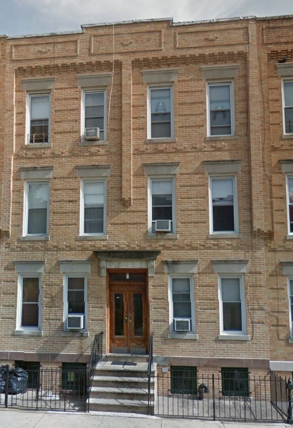 7009 66th St, Glendale, NY 11385 Apartments in Glendale, NY