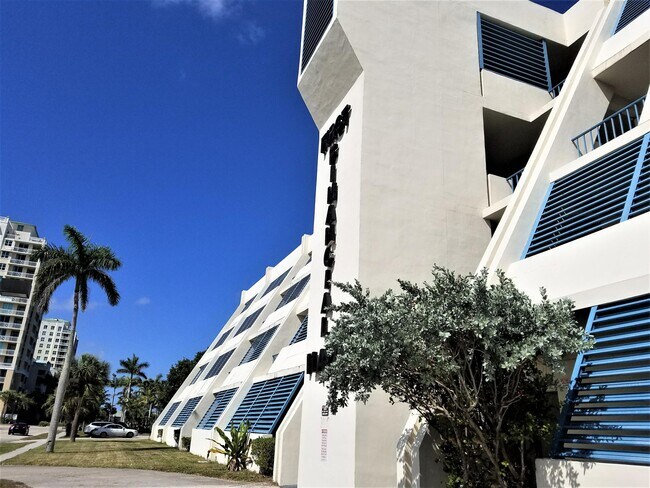 Building Photo - 639 E Ocean Ave