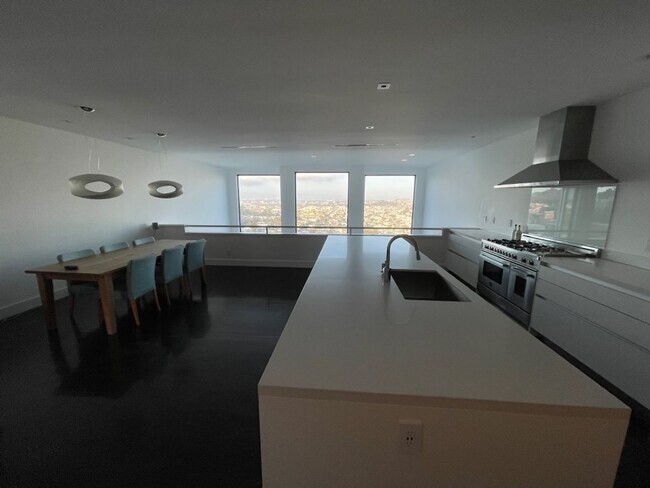 Foto del edificio - Exquisite, One-of-a-Kind View Property in ...