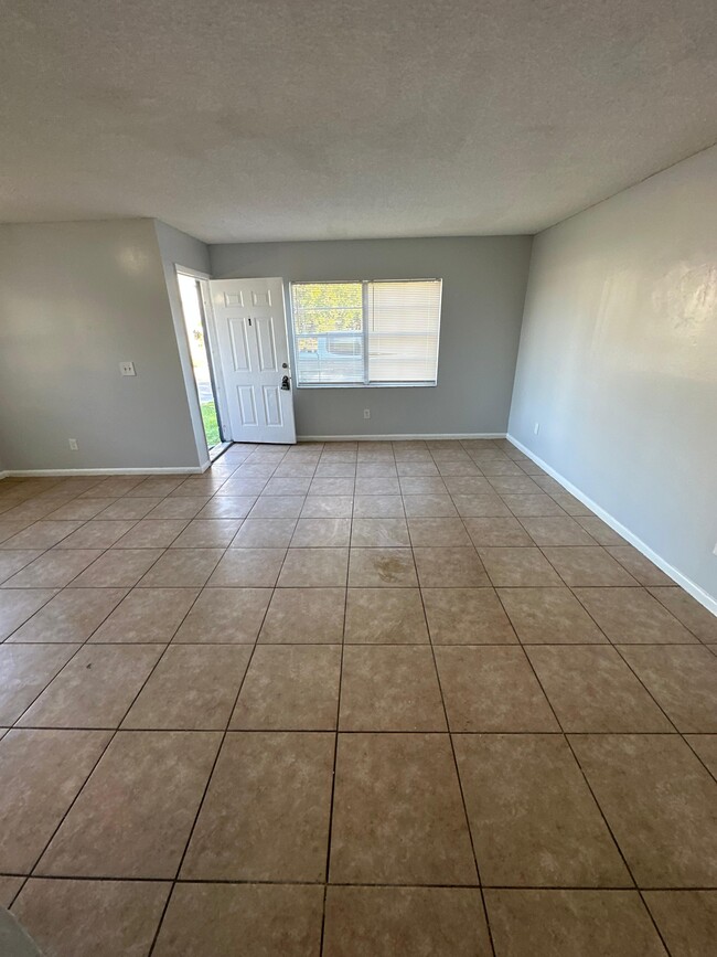 Building Photo - 712 Eaverson St