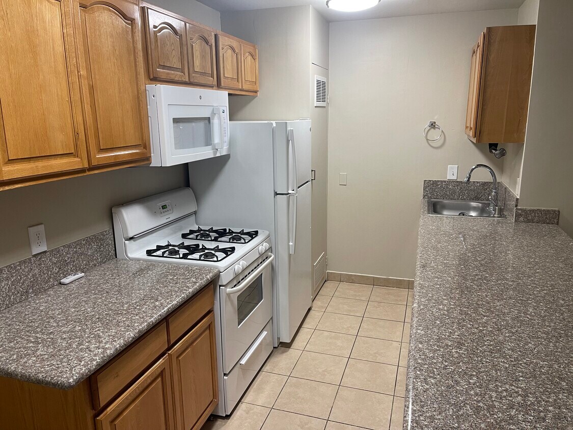 Primary Photo - 2711 E Street