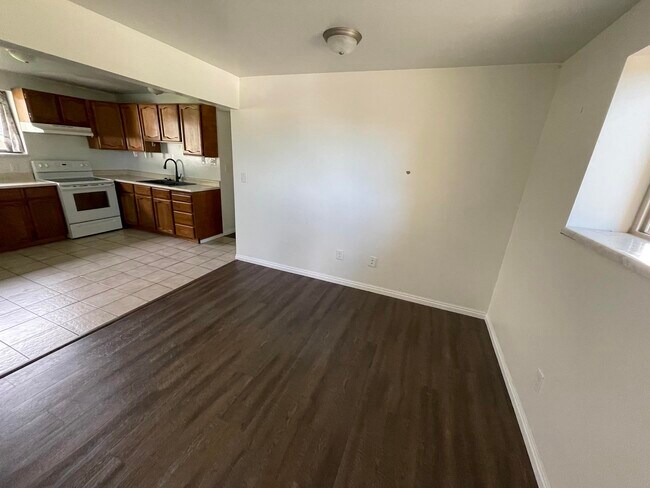 Building Photo - 1093 E 30 S