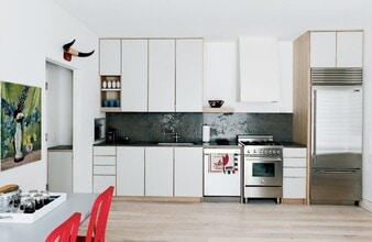 Building Photo - 226 W 25th St