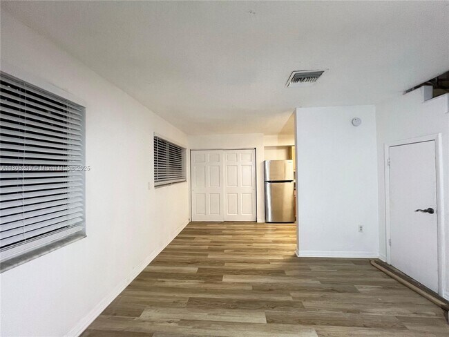 Foto del edificio - 65 NE 59th St