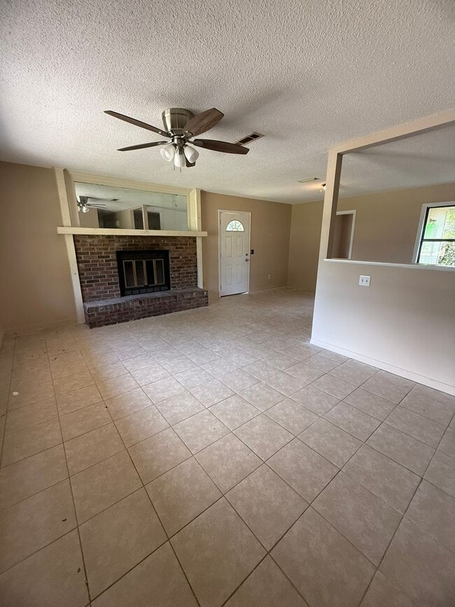 Building Photo - Daleville!!!