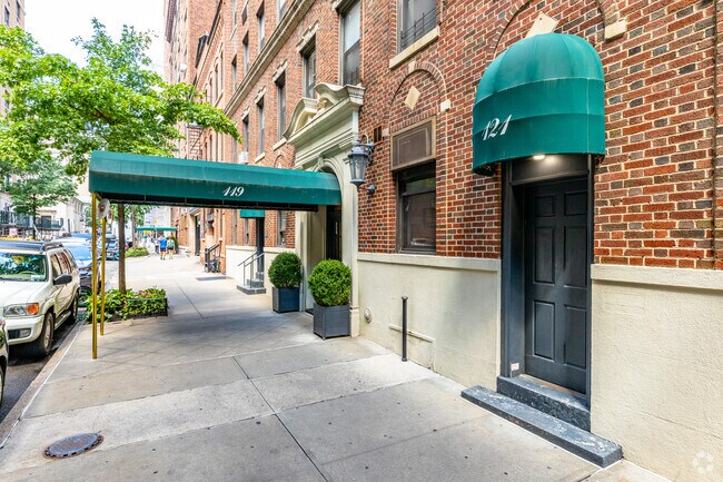 Building Photo - 119-121 E 84th St