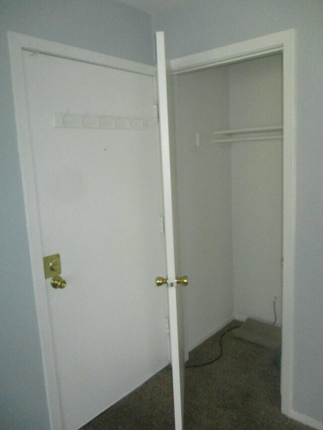 Building Photo - 2 bedroom in Zion IL 60099