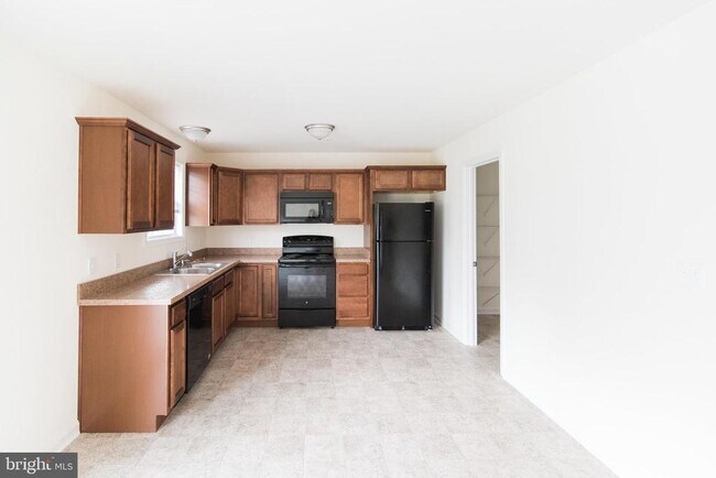 Building Photo - 40 Mustang Dr