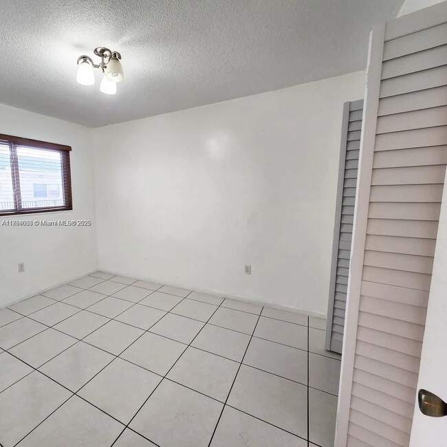Foto del edificio - 1800 SW 25th St