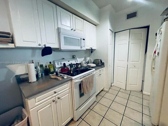 Foto del edificio - 17125 N Bay Rd