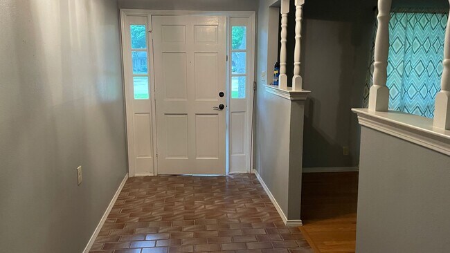 Building Photo - Beautiful Country Living in Colleyville on...