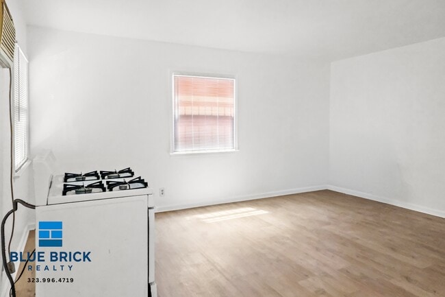 Foto del edificio - 12805 Vanowen St