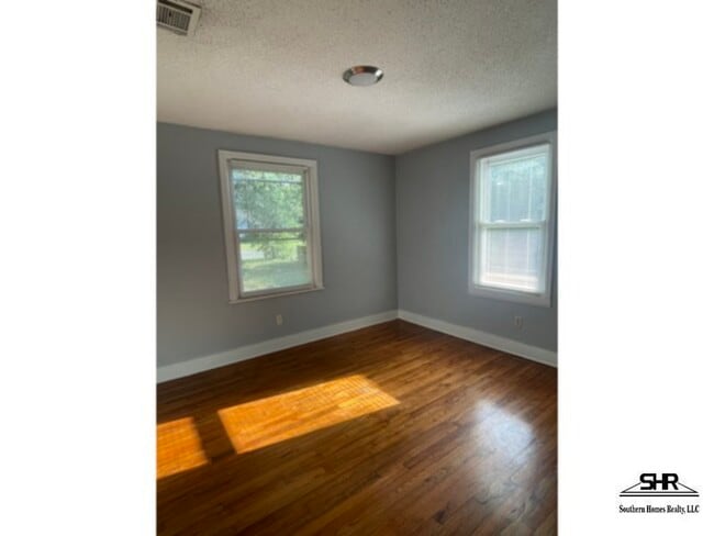 Building Photo - 1409 Poppy Ave