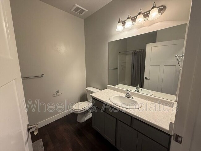 Building Photo - 47 W Silver Springs Dr