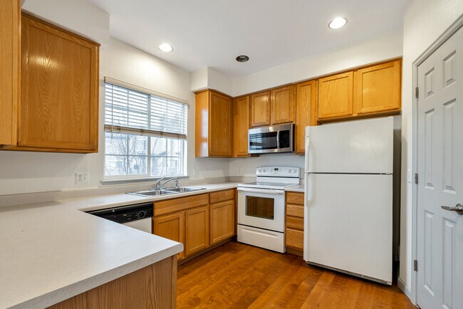 Foto del edificio - 2 Bedroom Condo in Littleton with a Firepl...