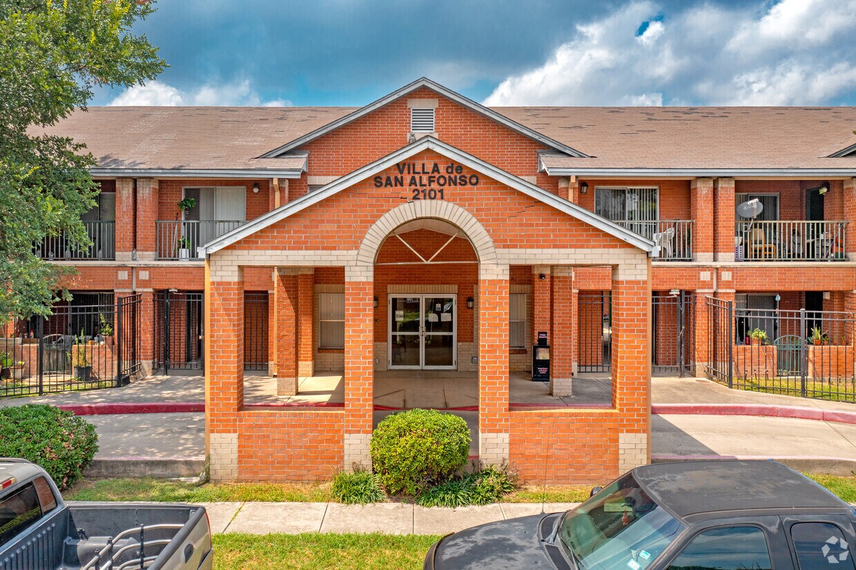 Primary Photo - Villa de San Alfonso Apartments