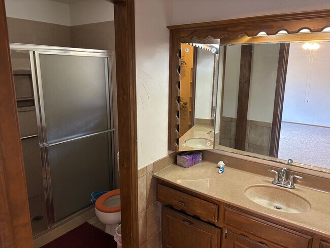 Building Photo - Large Home in NW. OKC, . Putnam City Schools