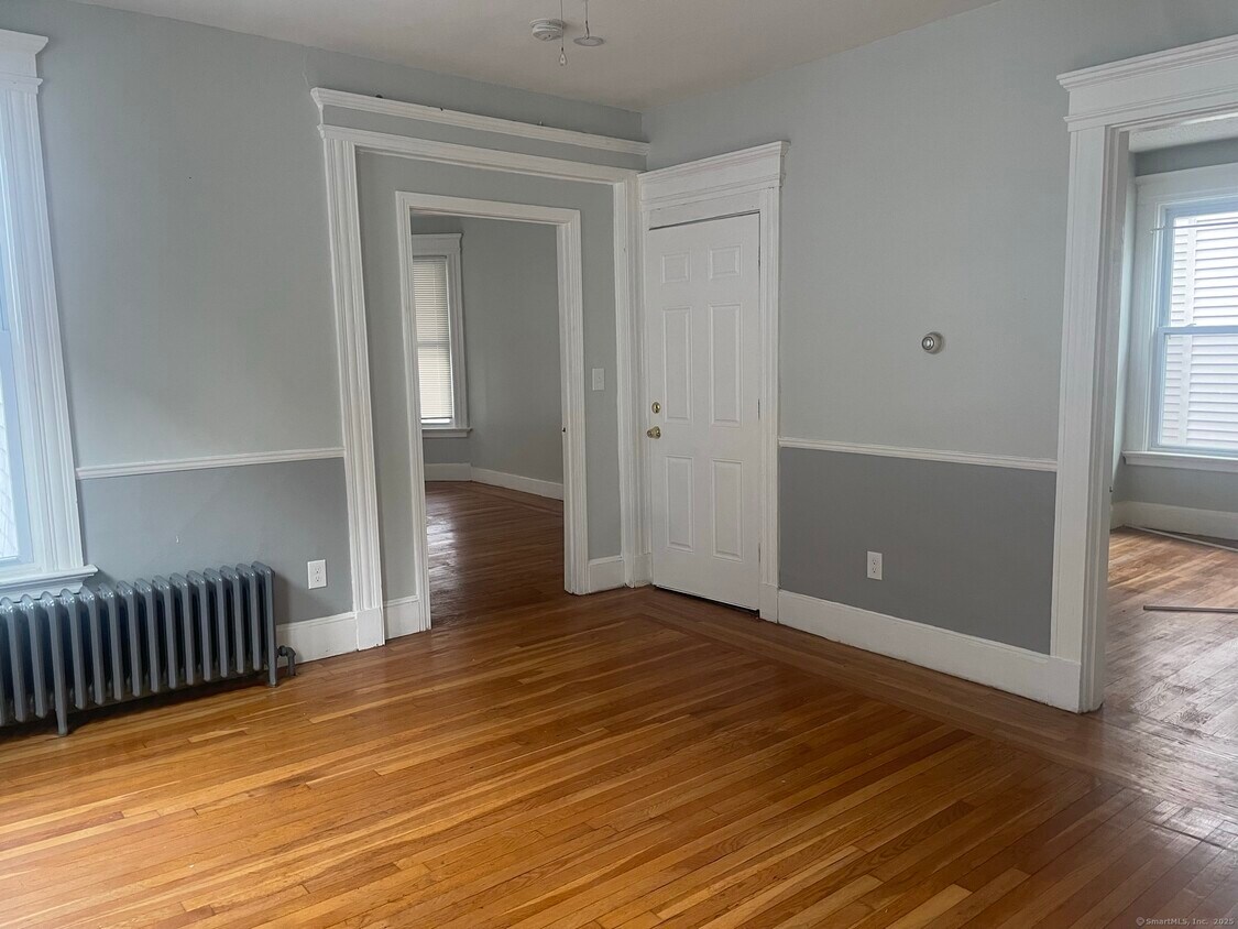 Building Photo - 105 Brownell St