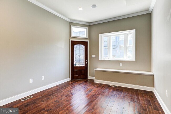 Foto del edificio - 2408 Hudson St
