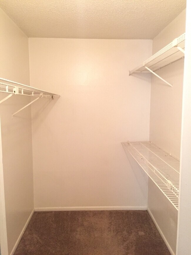 Building Photo - Spacious 2bed/2bath Condo For Rent at The ...