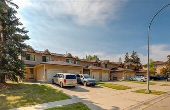 Building Photo - Woodlands Townhomes
