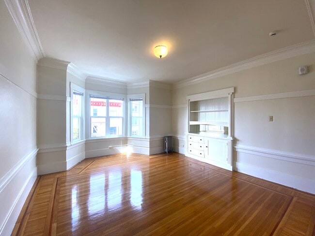 Building Photo - 1637 Clay St