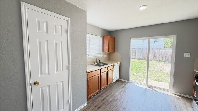 Foto del edificio - 22807 Sherioaks Ln