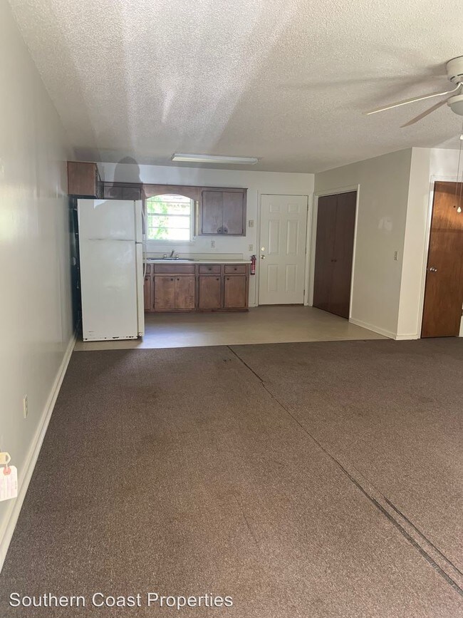 7214 Oak St, Ludowici, GA 31316 Room for Rent in Ludowici, GA