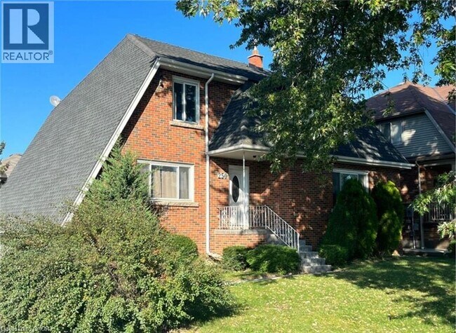 Photo du bâtiment - 250 Highland Rd W