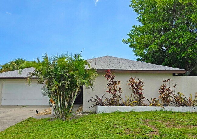 Building Photo - 6545 Waterford Cir