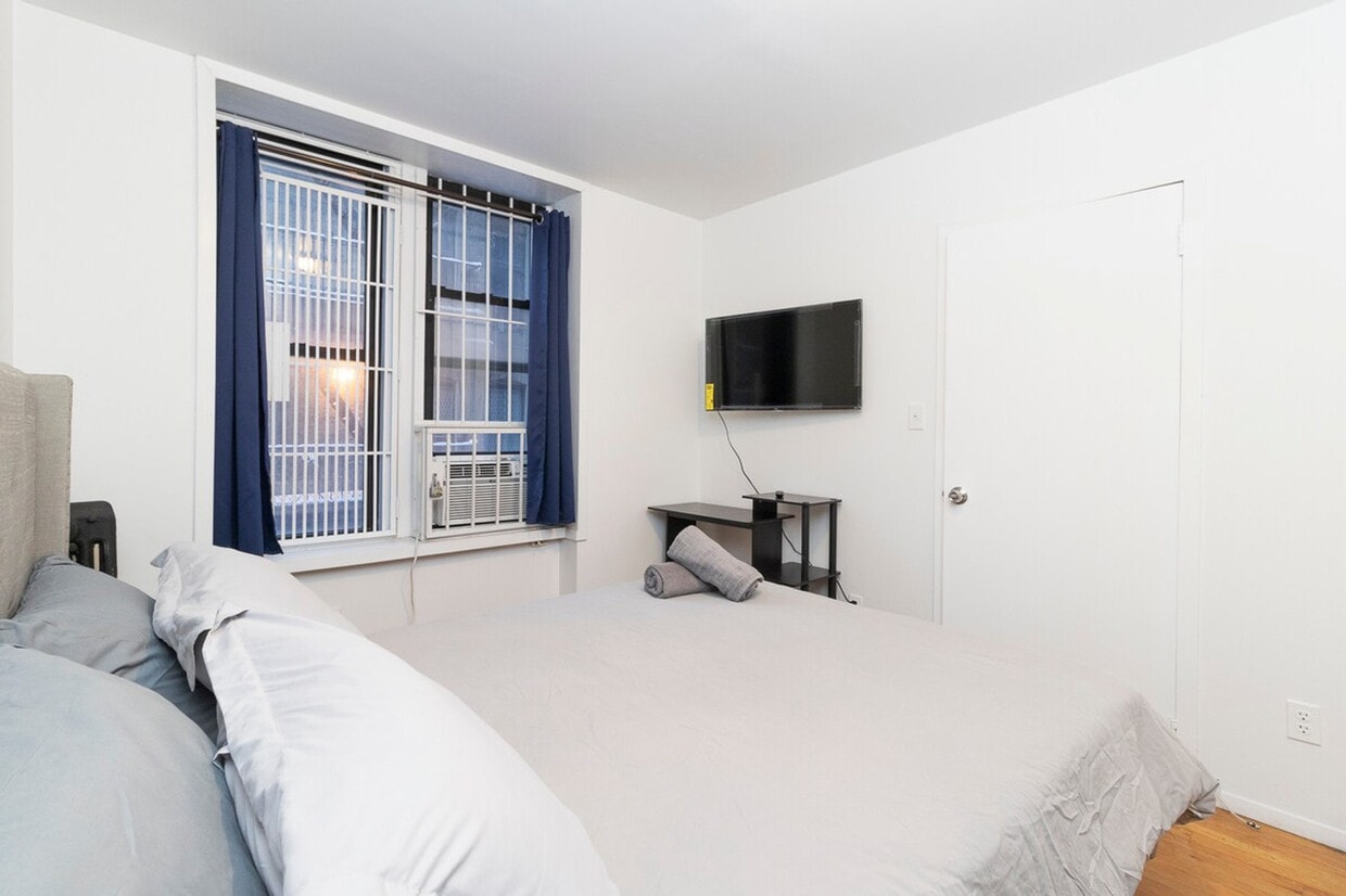 Foto principal - 316 E 96th St