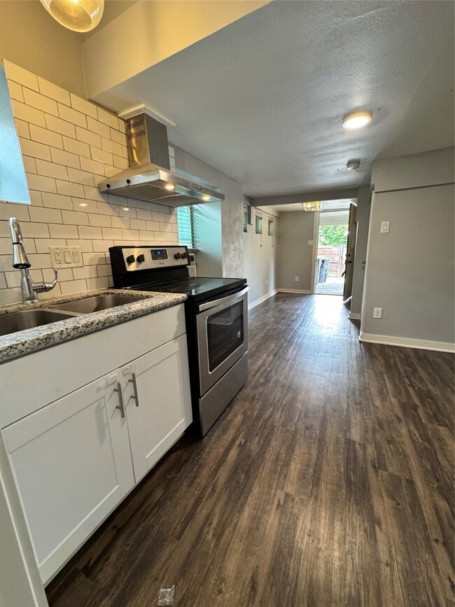 Foto del edificio - 4630 Woodside St