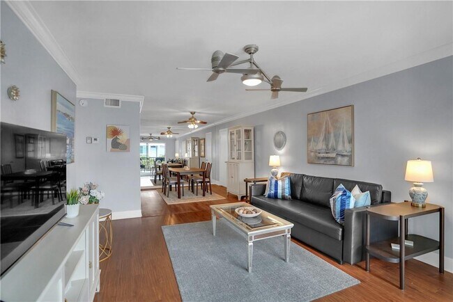 Building Photo - 6239 Bay Club Dr