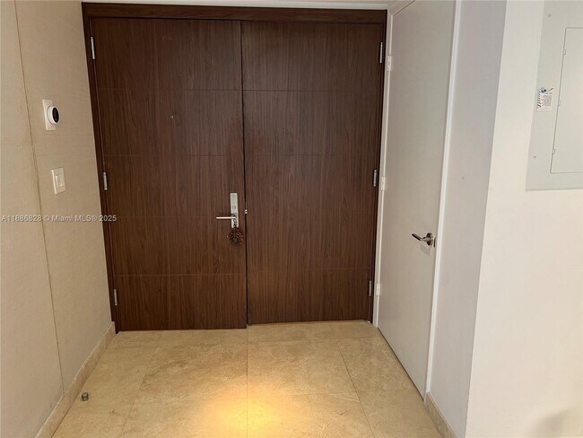 Foto del edificio - 19333 Collins Ave