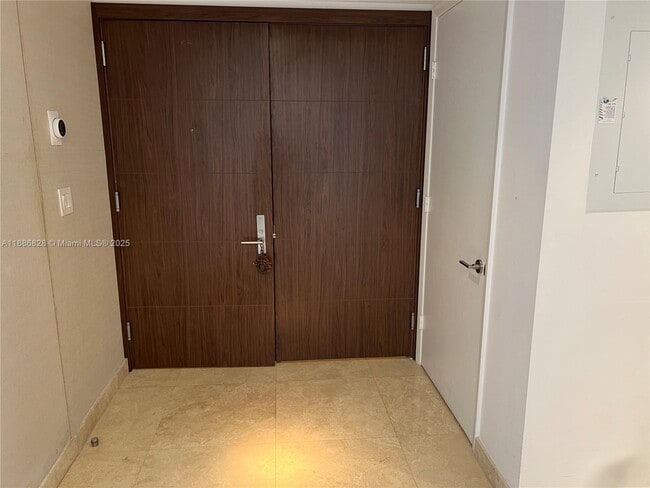 Building Photo - 19333 Collins Ave