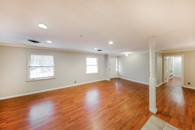 Building Photo - 3938 Johnstown Dr