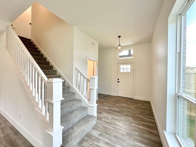Foto del edificio - Coming Soon! Stunning 3 Bedroom 2.5 Bath Newer Construction in Lindale, Tx!