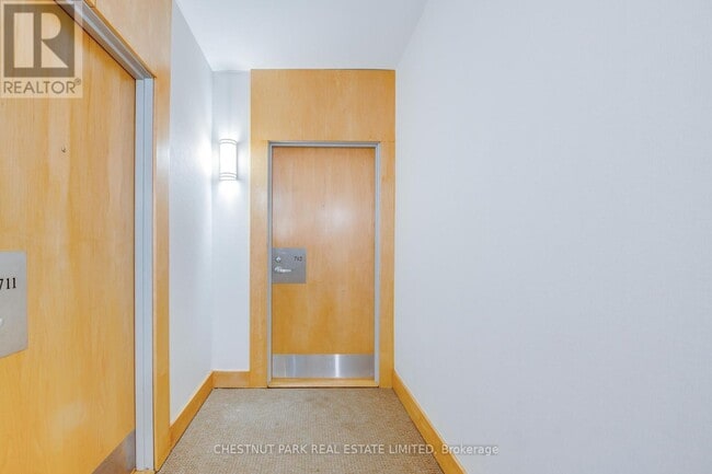 Building Photo - 168 King St E