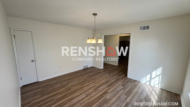 Foto del edificio - 663 Moss Rd