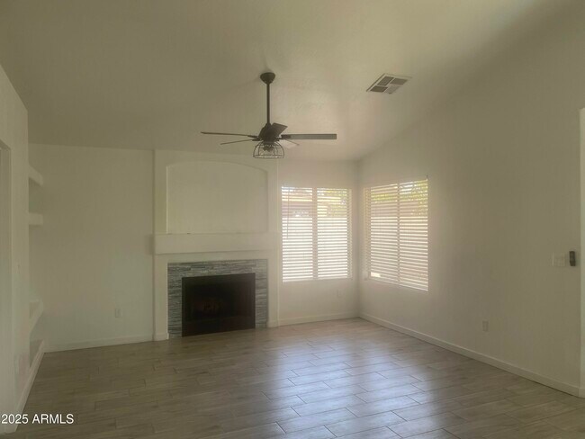 Foto del edificio - 8844 W Greer Ave
