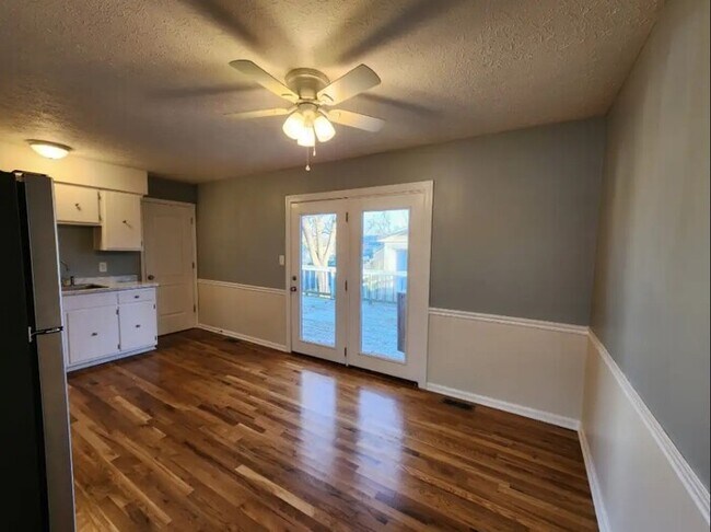 Foto del edificio - A cozy 3 bedroom, one bathroom house!