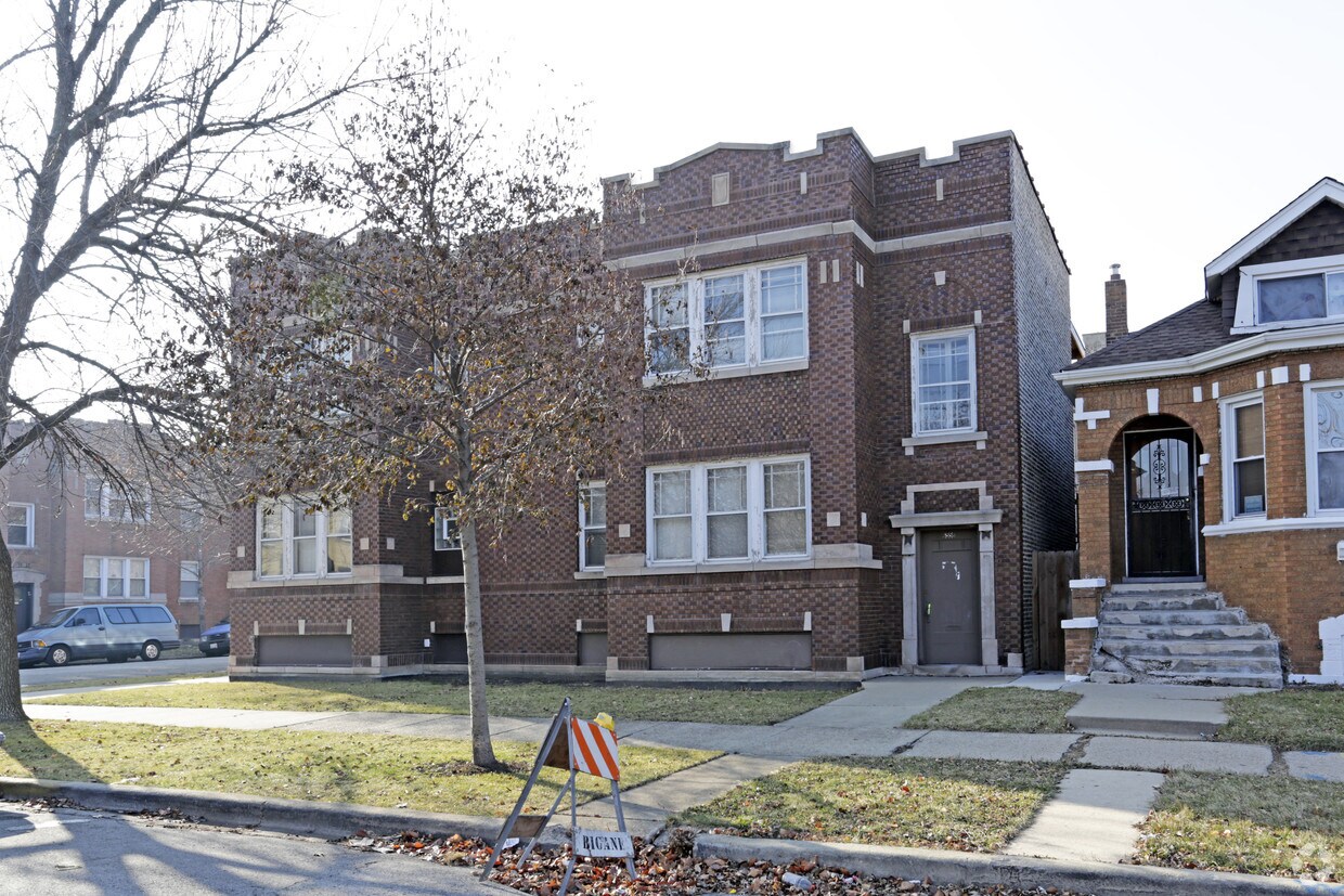 Building Photo - 6556 S Troy St