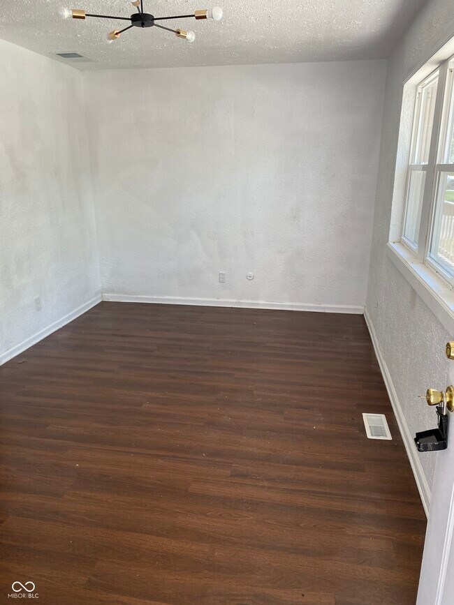 Foto del edificio - 604 S Biltmore Ave