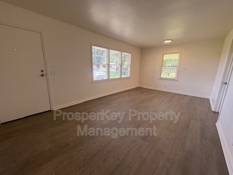 Building Photo - 2722 Blan St