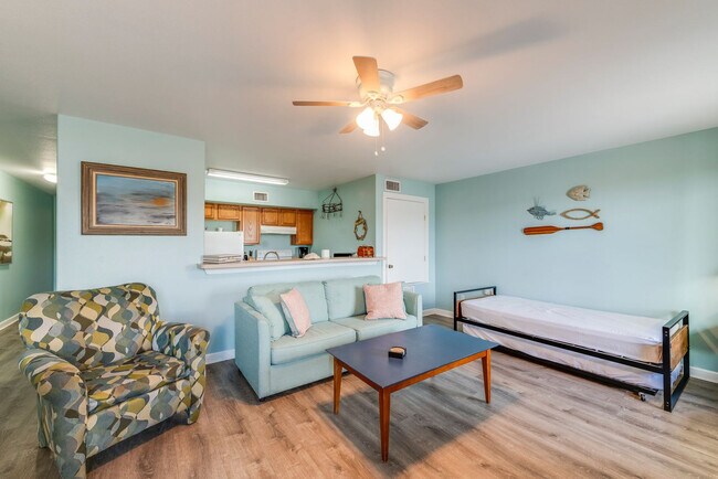 Foto del edificio - 15010 Leeward Dr