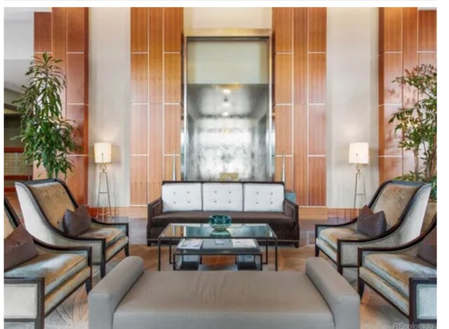 Foto del edificio - 8100 E Union Ave