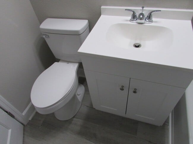 Foto del edificio - Renovated Three Bedroom/One Bath Duplex